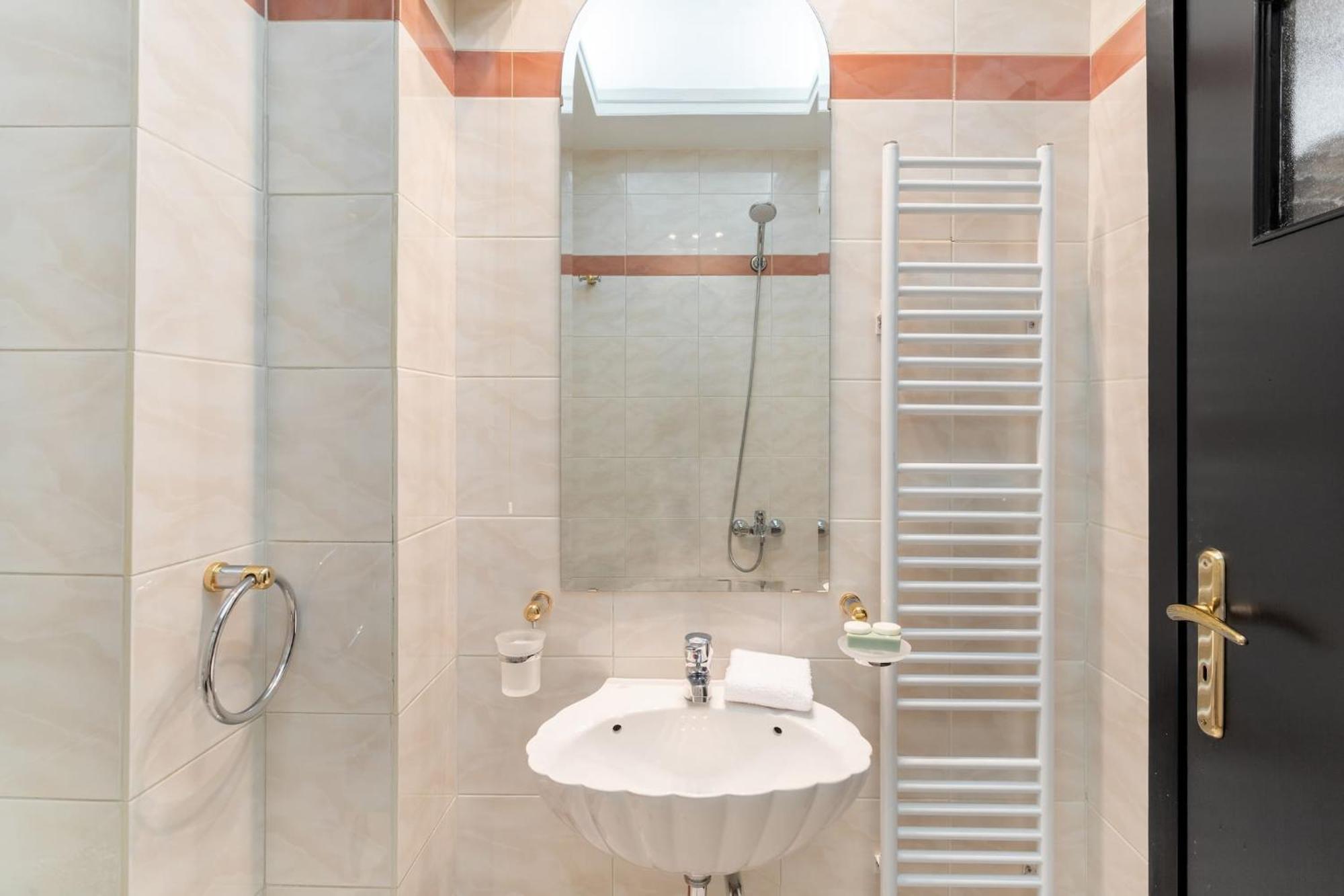 Fresh Detailed Stylish Apartment At Acropolis Atenas Exterior foto