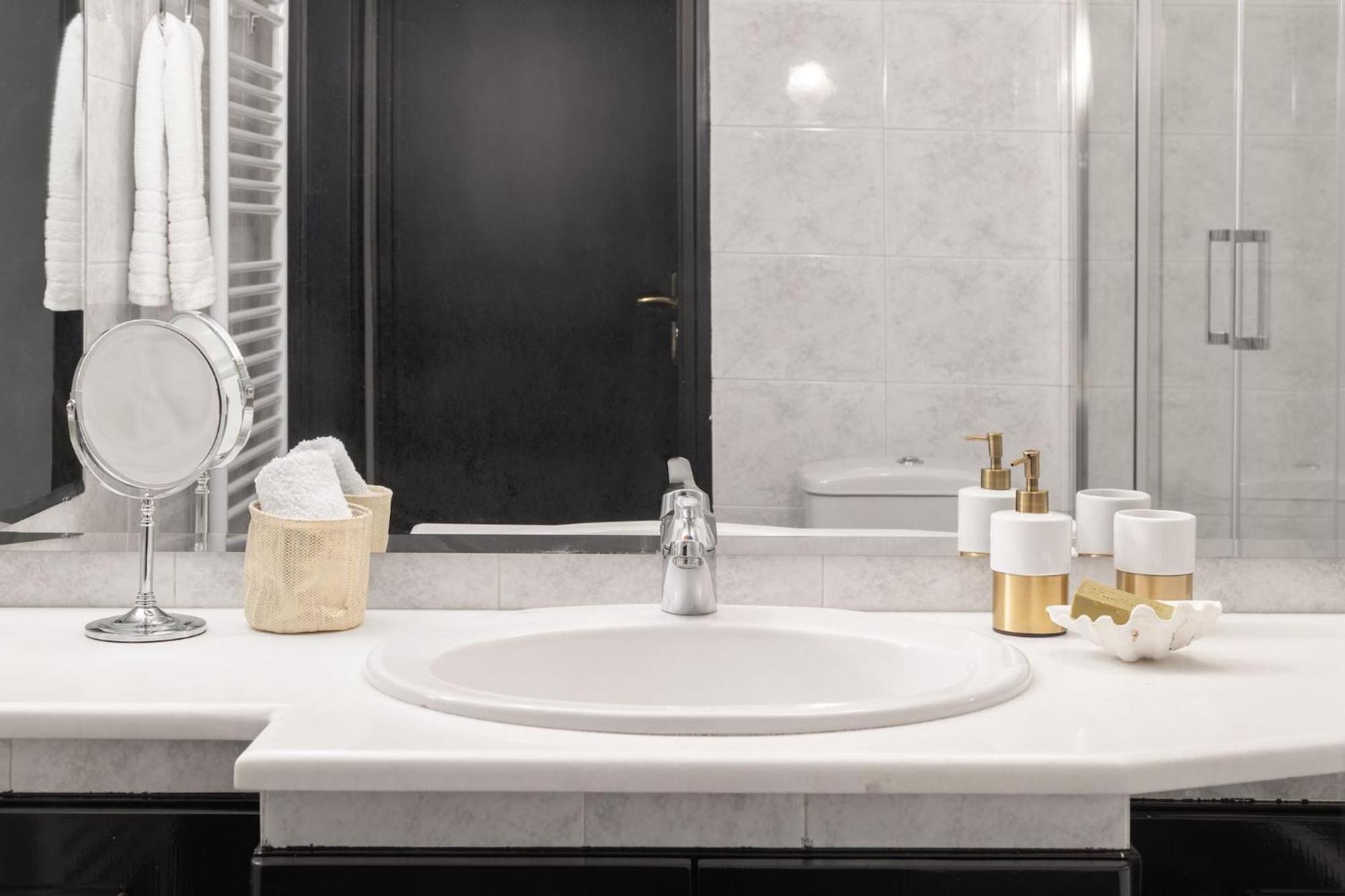 Fresh Detailed Stylish Apartment At Acropolis Atenas Exterior foto